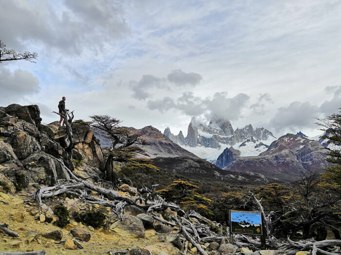 Der Berg Fitz Roy weit im Hintergrund