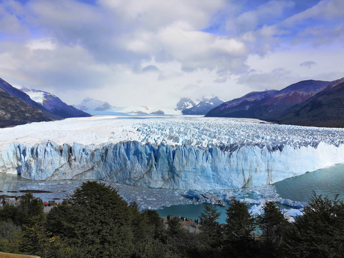 Die weiße Eiswand des Gletschers Perito Moreno.